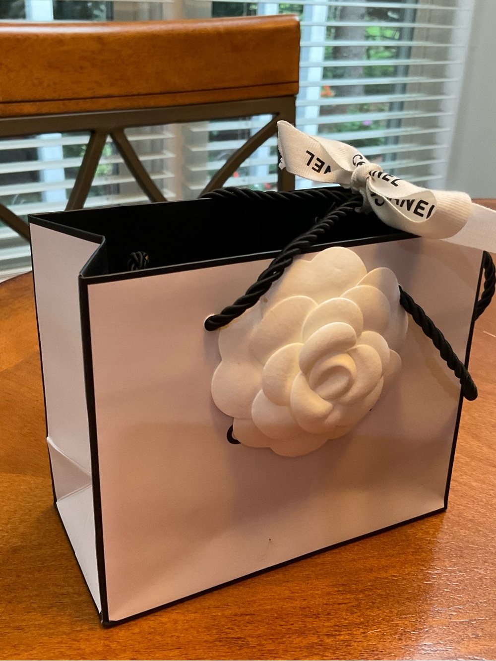 CHANEL Gift bag w/Camilla flower and ribbon AUTHENTIC NEW